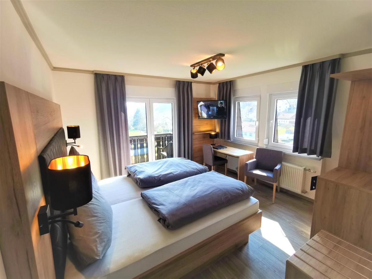 Hotel Gruener Baum Mit Restaurant & Wellness Oberzent Ngoại thất bức ảnh