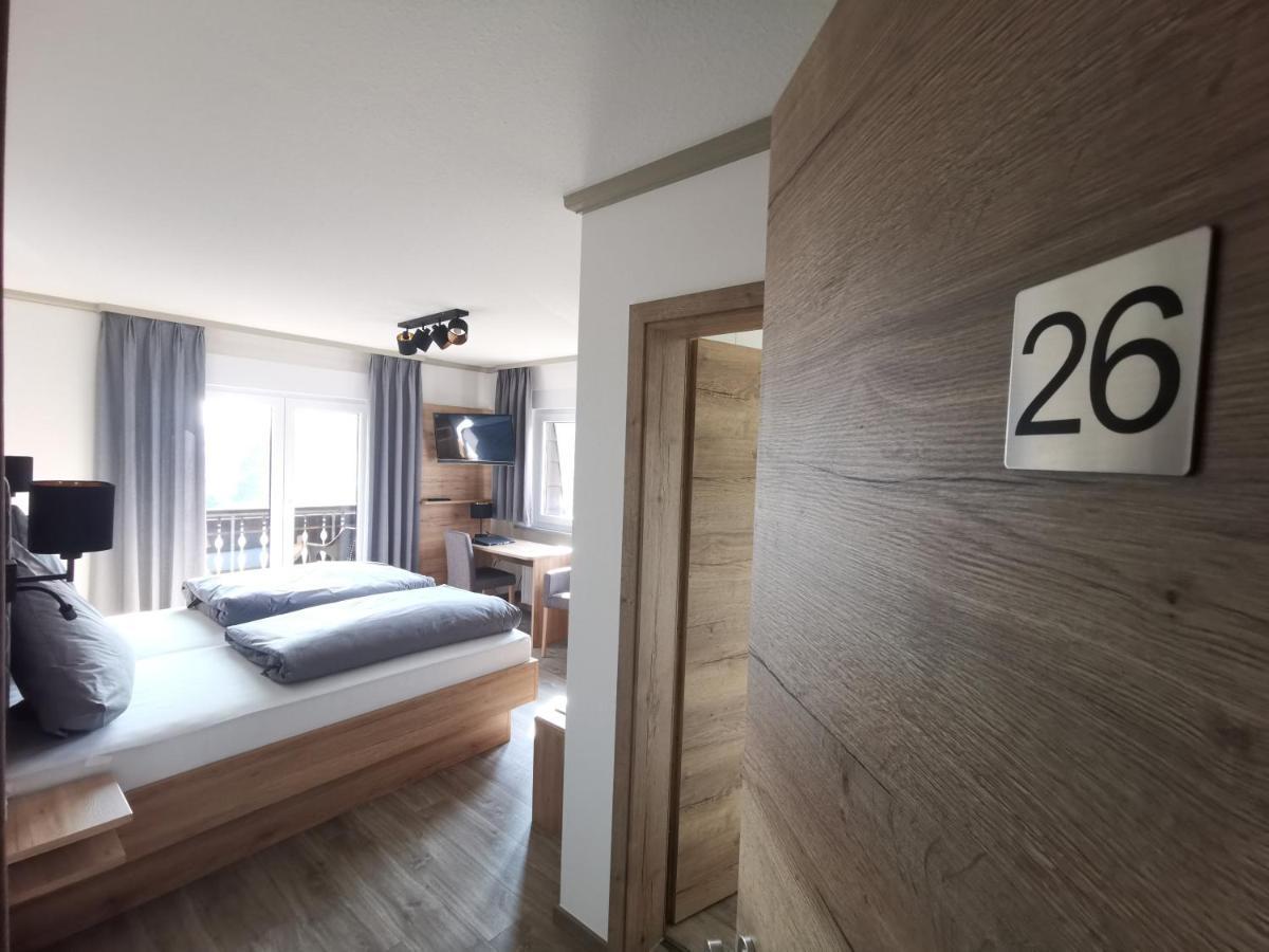 Hotel Gruener Baum Mit Restaurant & Wellness Oberzent Ngoại thất bức ảnh