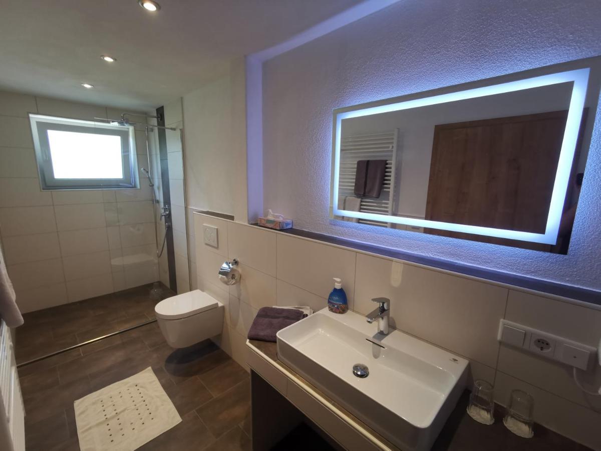Hotel Gruener Baum Mit Restaurant & Wellness Oberzent Ngoại thất bức ảnh