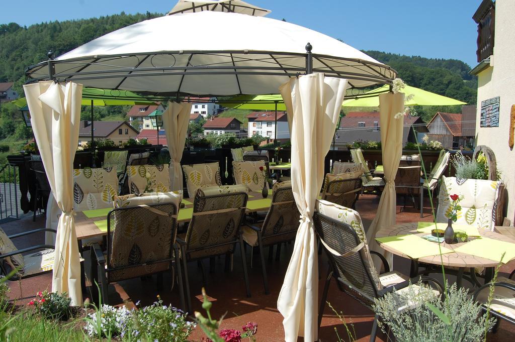 Hotel Gruener Baum Mit Restaurant & Wellness Oberzent Ngoại thất bức ảnh