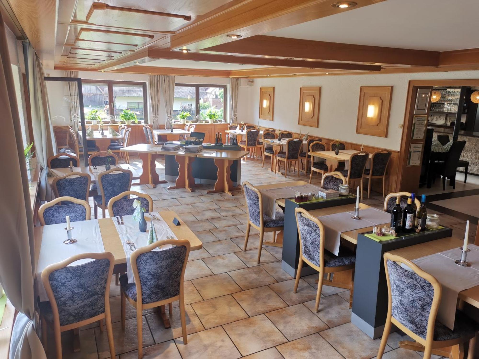 Hotel Gruener Baum Mit Restaurant & Wellness Oberzent Ngoại thất bức ảnh