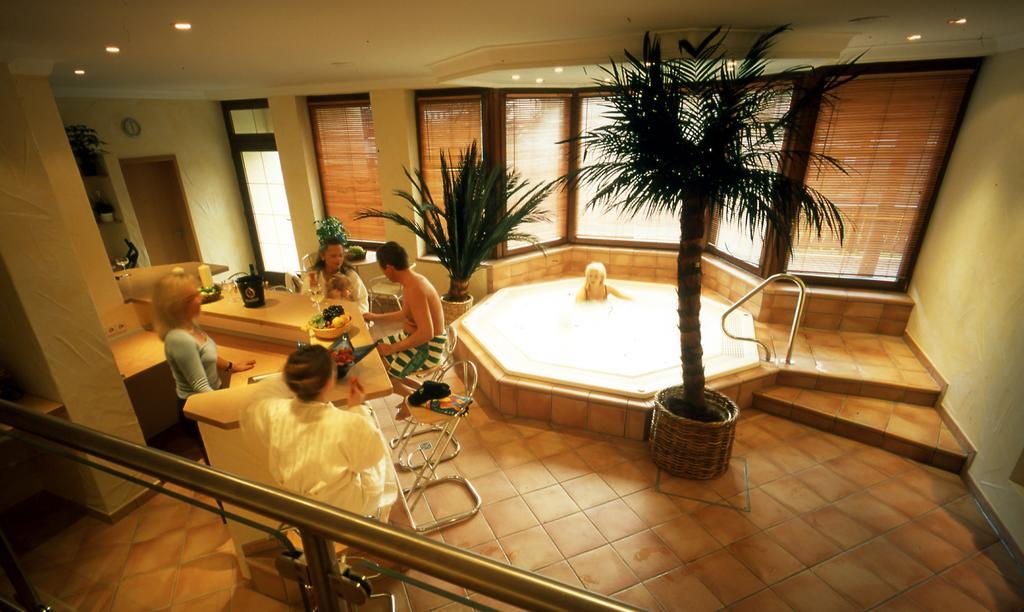 Hotel Gruener Baum Mit Restaurant & Wellness Oberzent Ngoại thất bức ảnh