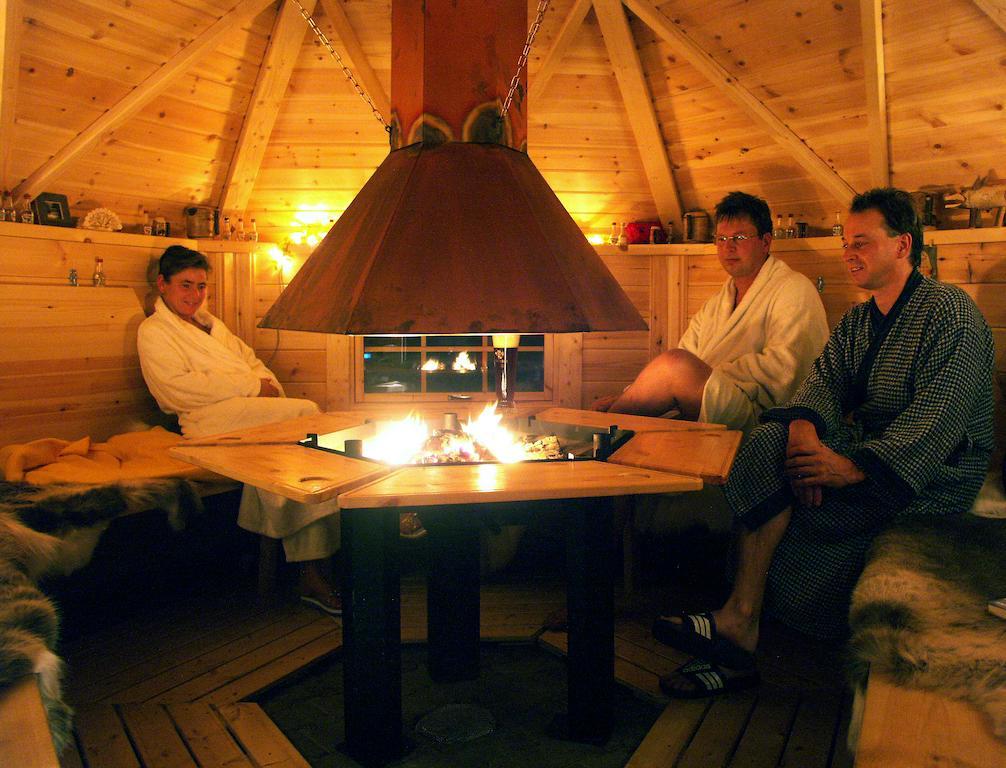 Hotel Gruener Baum Mit Restaurant & Wellness Oberzent Ngoại thất bức ảnh