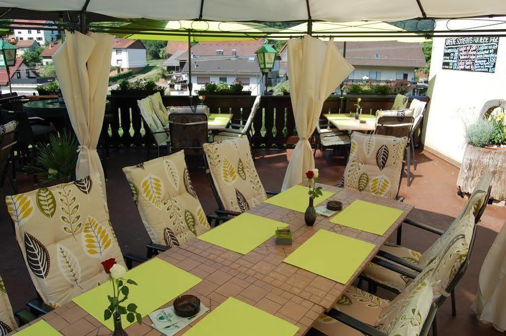 Hotel Gruener Baum Mit Restaurant & Wellness Oberzent Ngoại thất bức ảnh