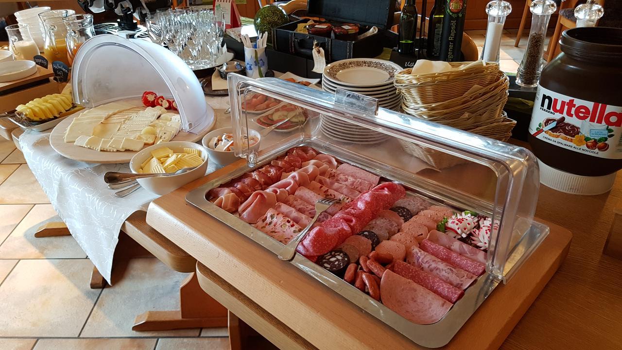 Hotel Gruener Baum Mit Restaurant & Wellness Oberzent Ngoại thất bức ảnh